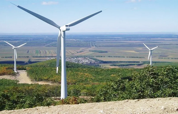 风力发电机组几多钱一台？？？？？？？一天能发几多电，，，，，，多久能回本